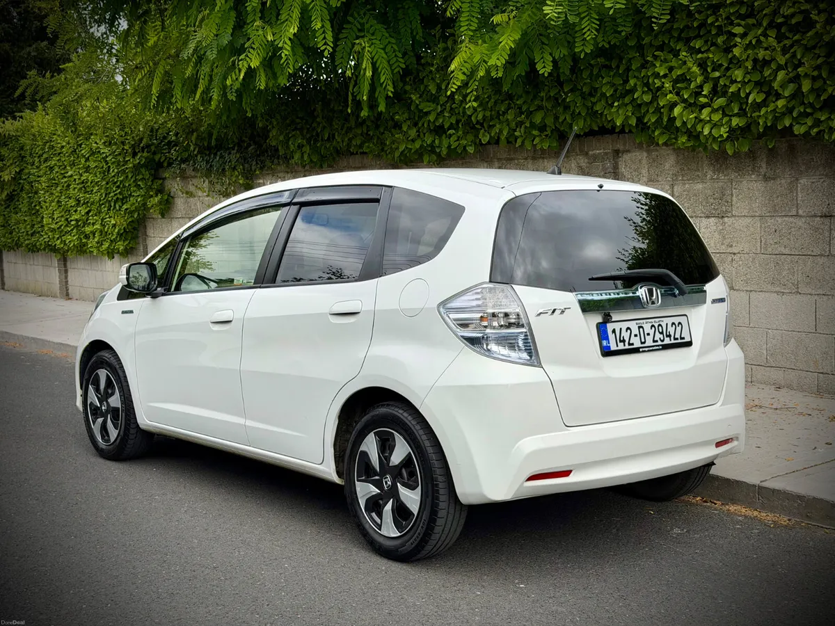 Honda Fit 1.3 Petrol Hybrid Auto. - Image 4