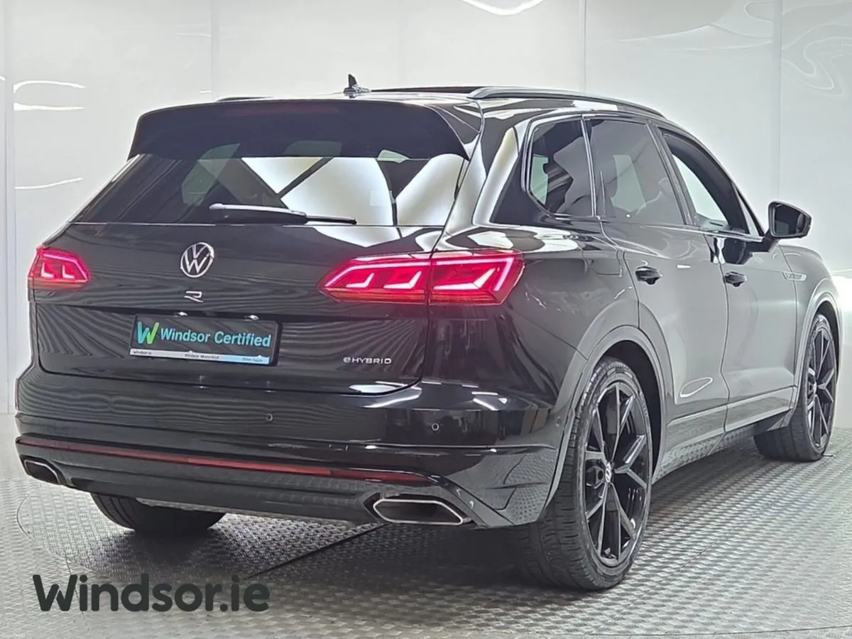 Volkswagen Touareg 3.0TSI V6 R Line 4 Motion 462BH - Image 2
