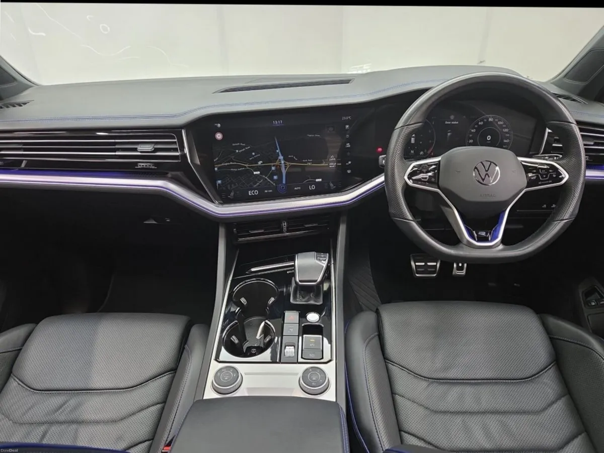 Volkswagen Touareg 3.0TSI V6 R Line 4 Motion 462BH - Image 3