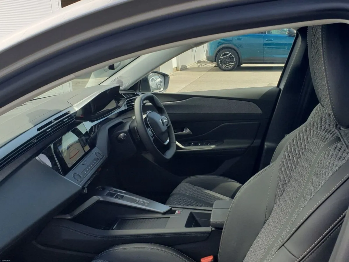 Peugeot 308 **Demo Sale** 1.2 Hybrid 145BHP e-DCS6 - Image 4