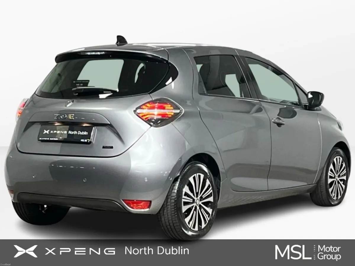 Renault Zoe Techno Boost Charge 50kWh - Reversing - Image 3