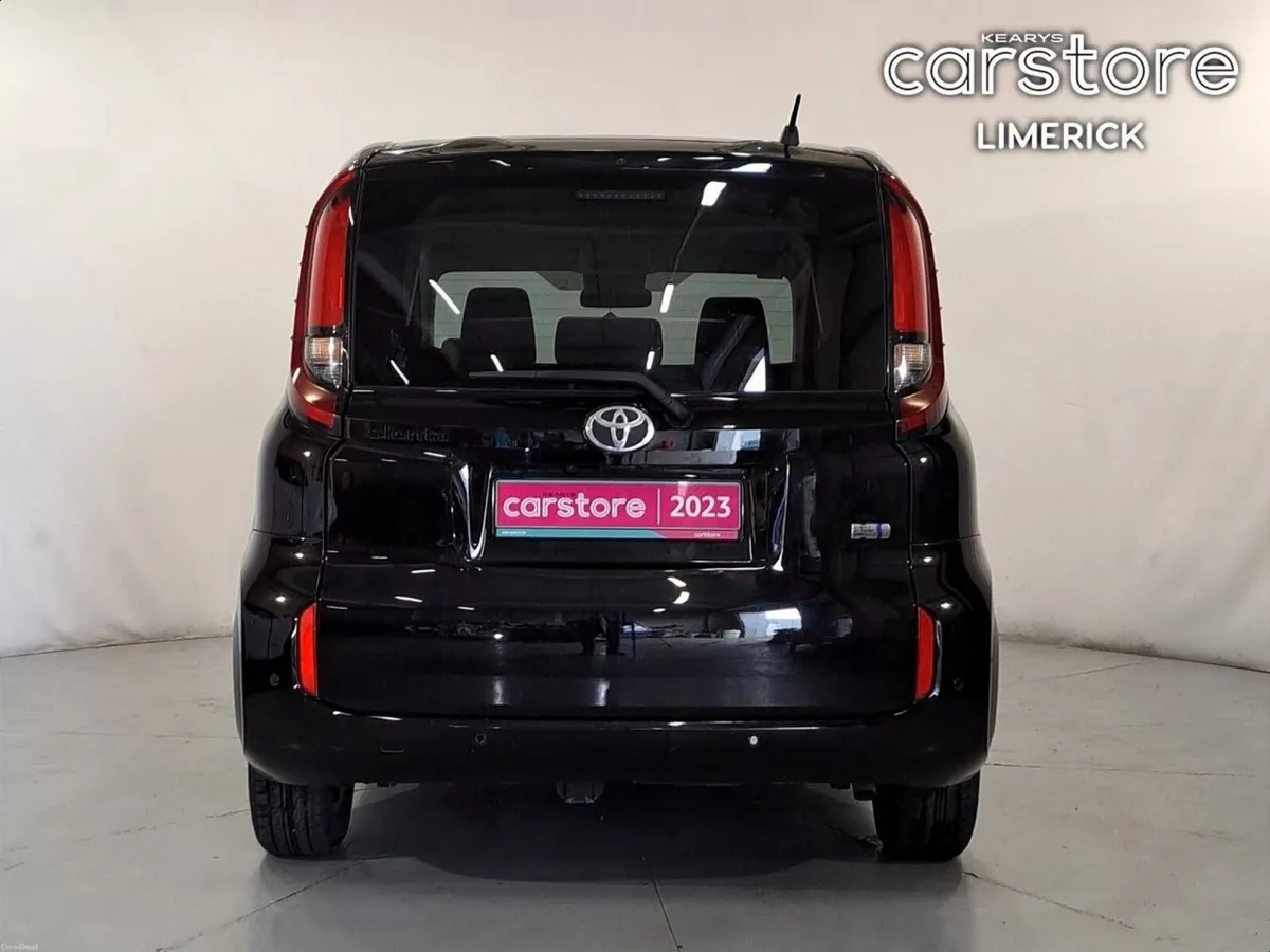 Toyota Sienta 1.5 HYBRID 7 SEATER - Image 4
