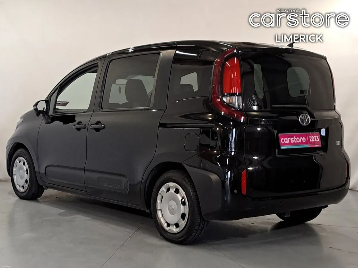 Toyota Sienta 1.5 HYBRID 7 SEATER - Image 5
