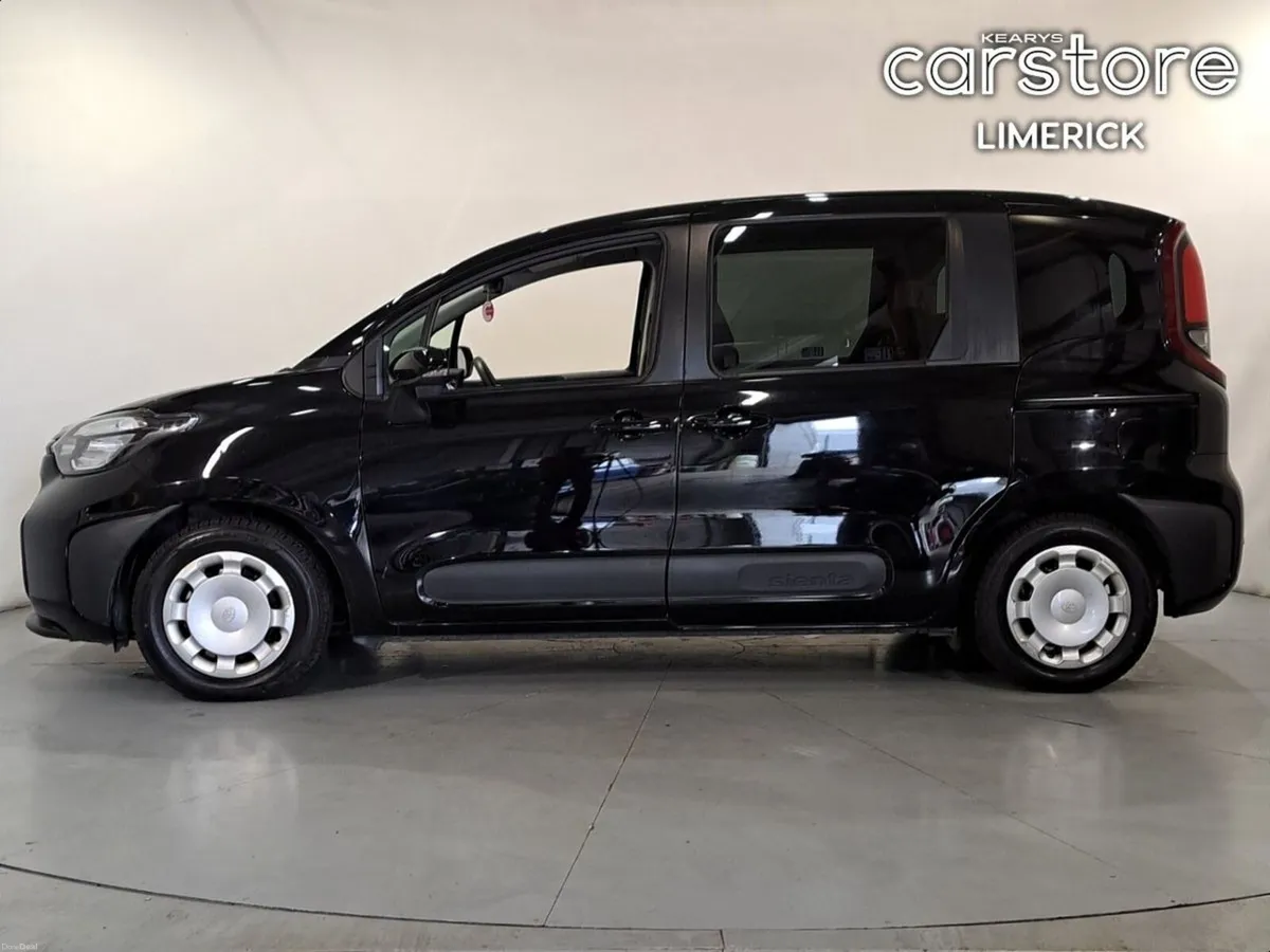 Toyota Sienta 1.5 HYBRID 7 SEATER - Image 6