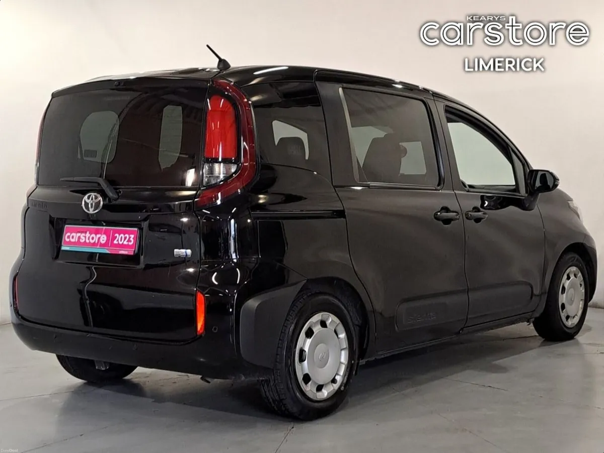Toyota Sienta 1.5 HYBRID 7 SEATER - Image 3