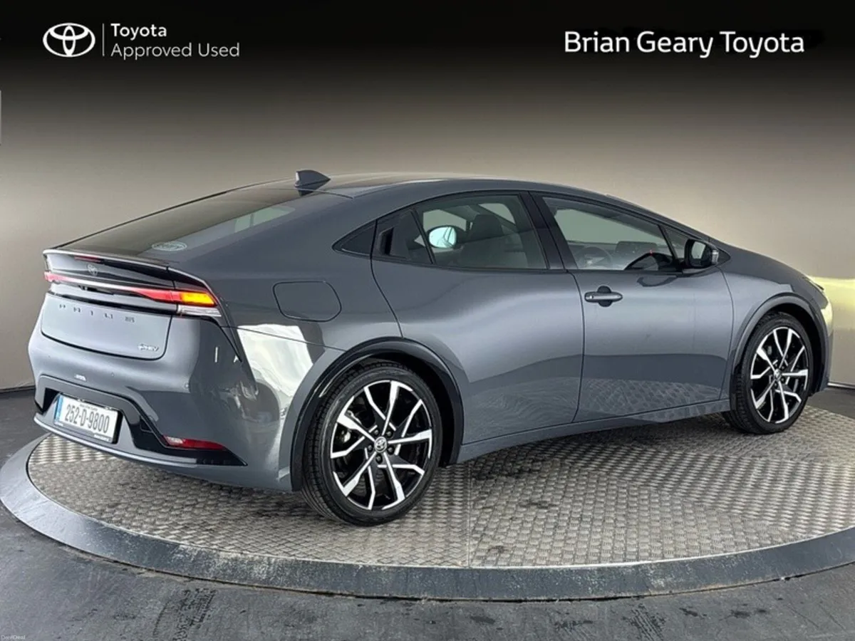 Toyota Prius PRIUS PLUG-IN HYBRID - Image 2