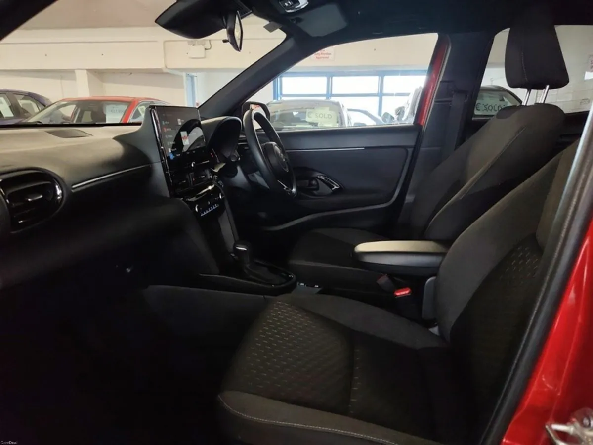 Toyota Yaris Cross L-SPORT MONO - Image 6