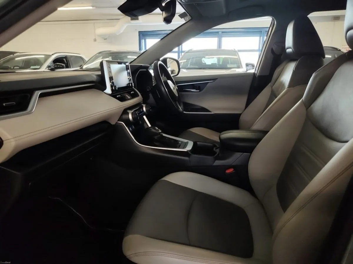 Toyota RAV4 HYBRID PLATINUM - Image 6