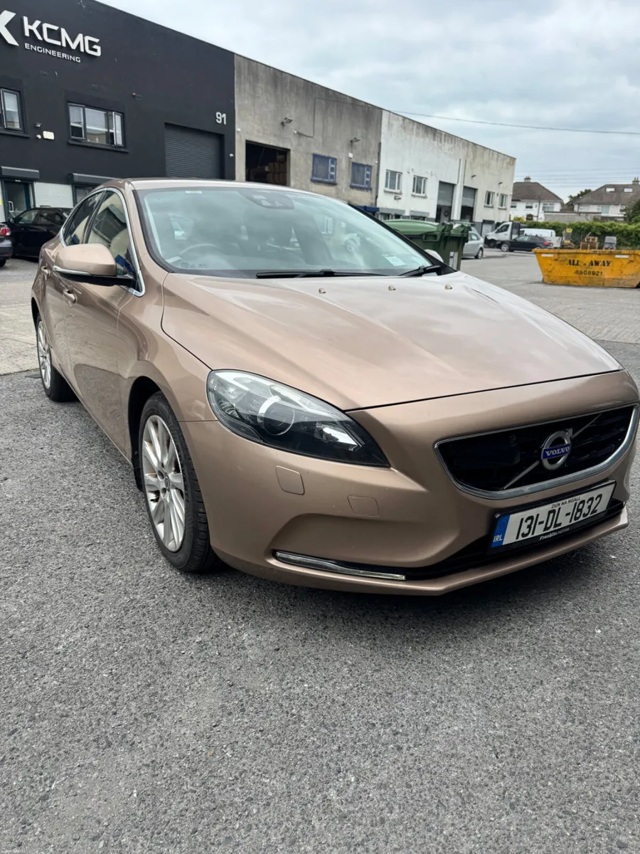 Volvo V40 2013 SE LUX - Image 1