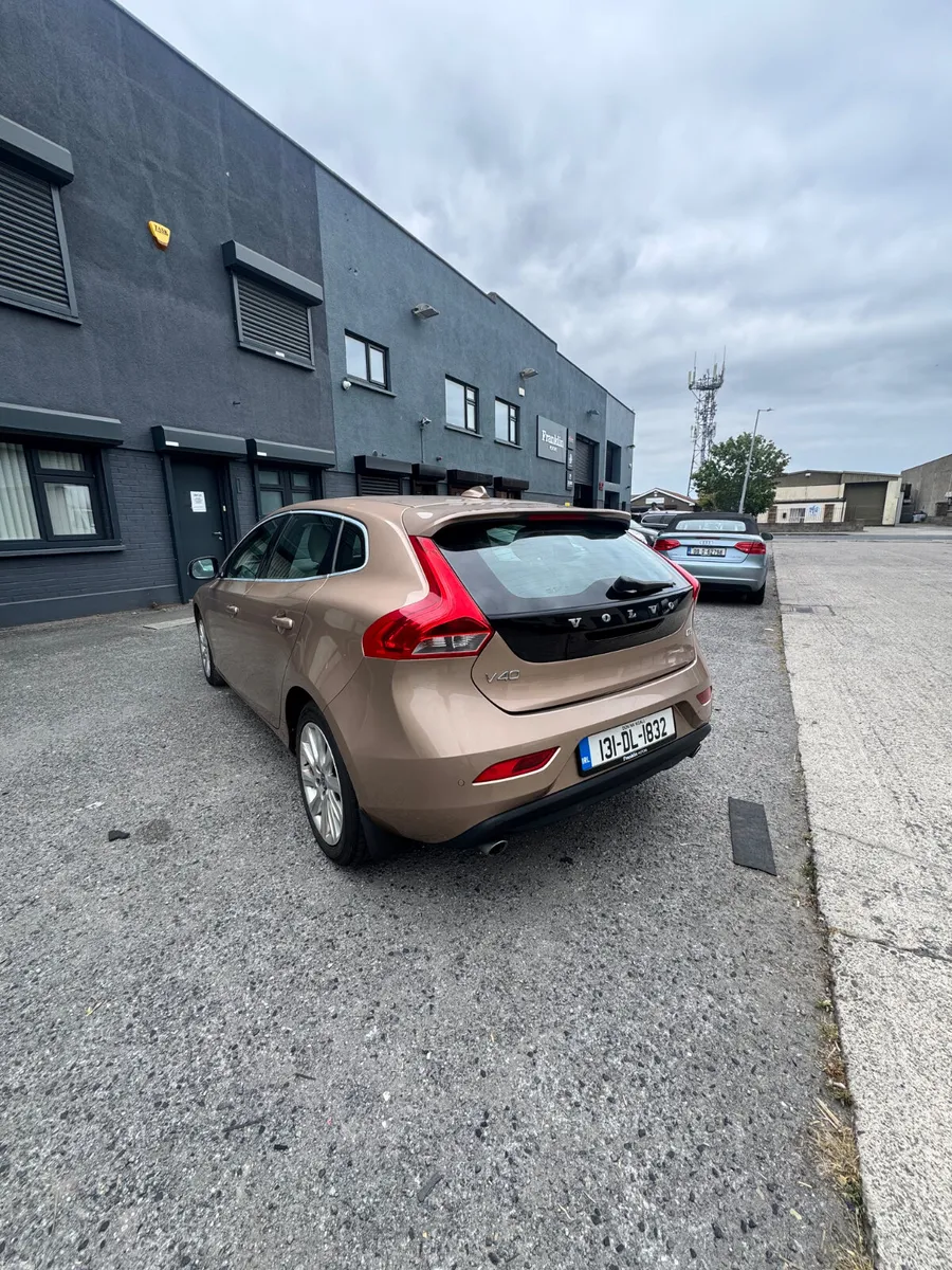 Volvo V40 2013 SE LUX - Image 4