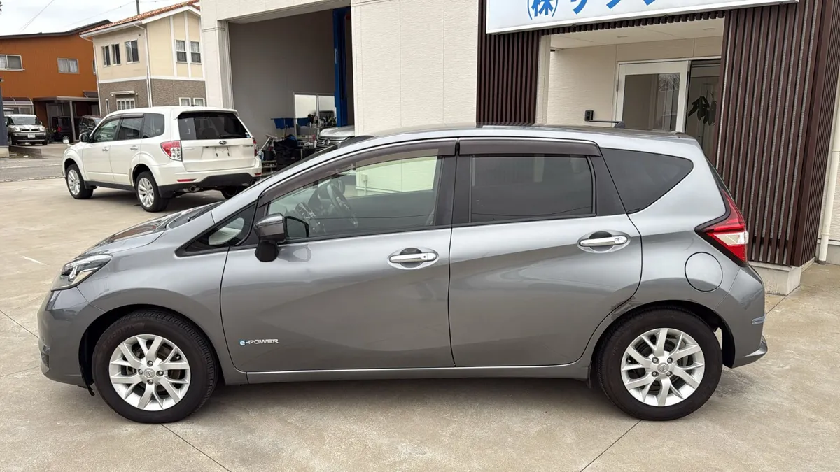 Nissan note  2017 low milage - Image 5