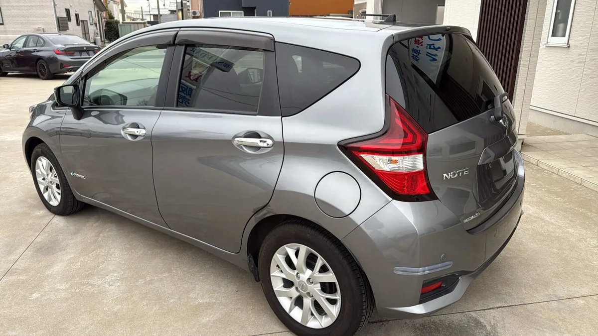 Nissan note  2017 low milage - Image 2