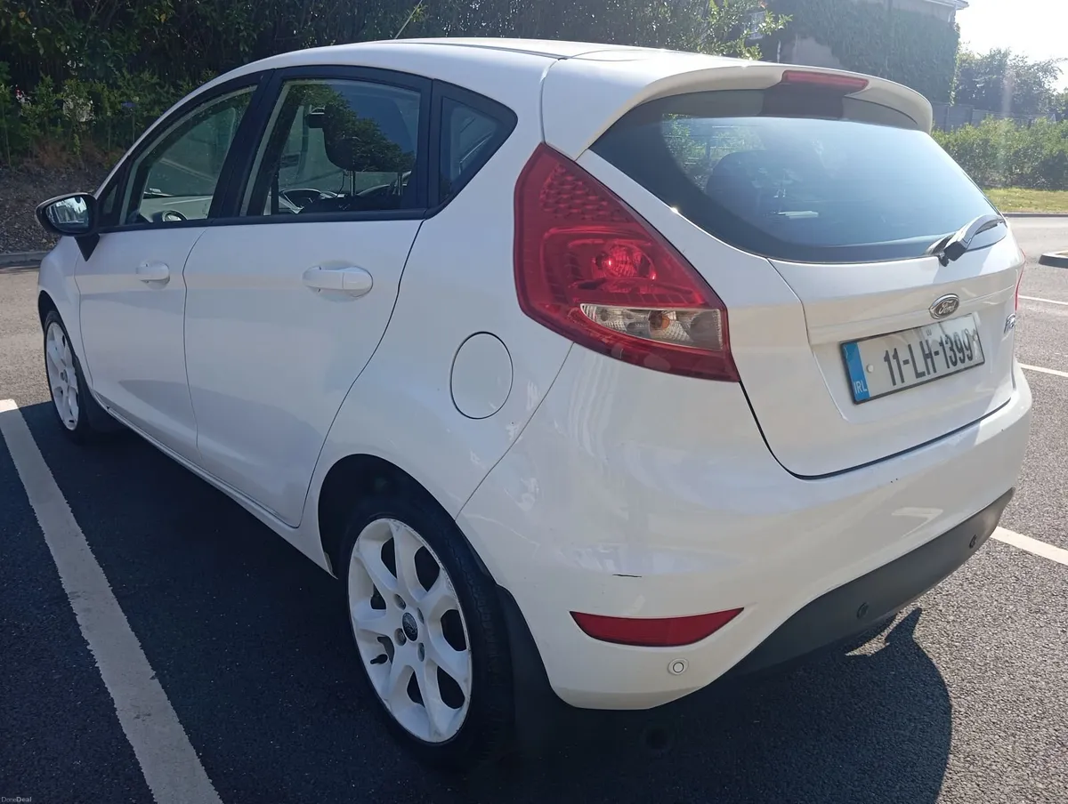 Ford Fiesta 2011 - Image 2