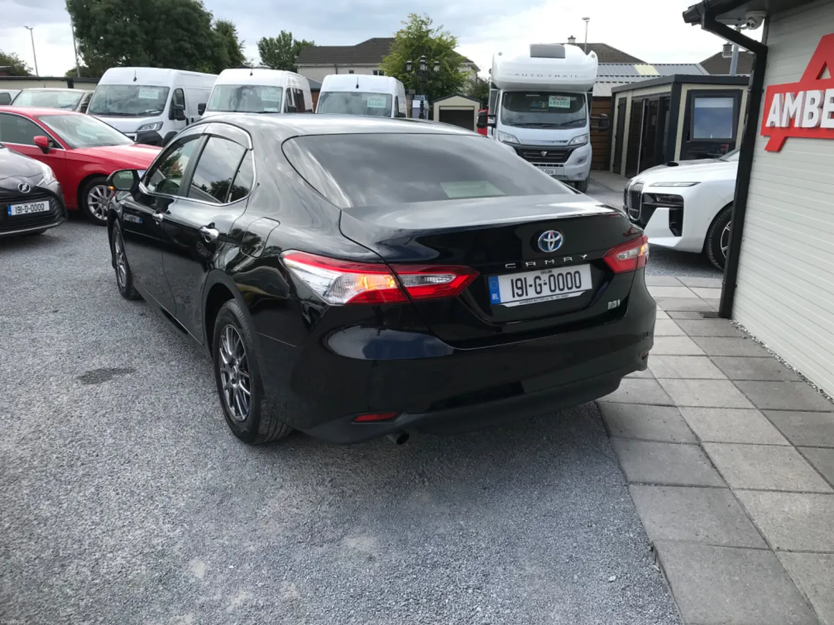 2019 Toyota Camry Hybrid Automatic - Image 6