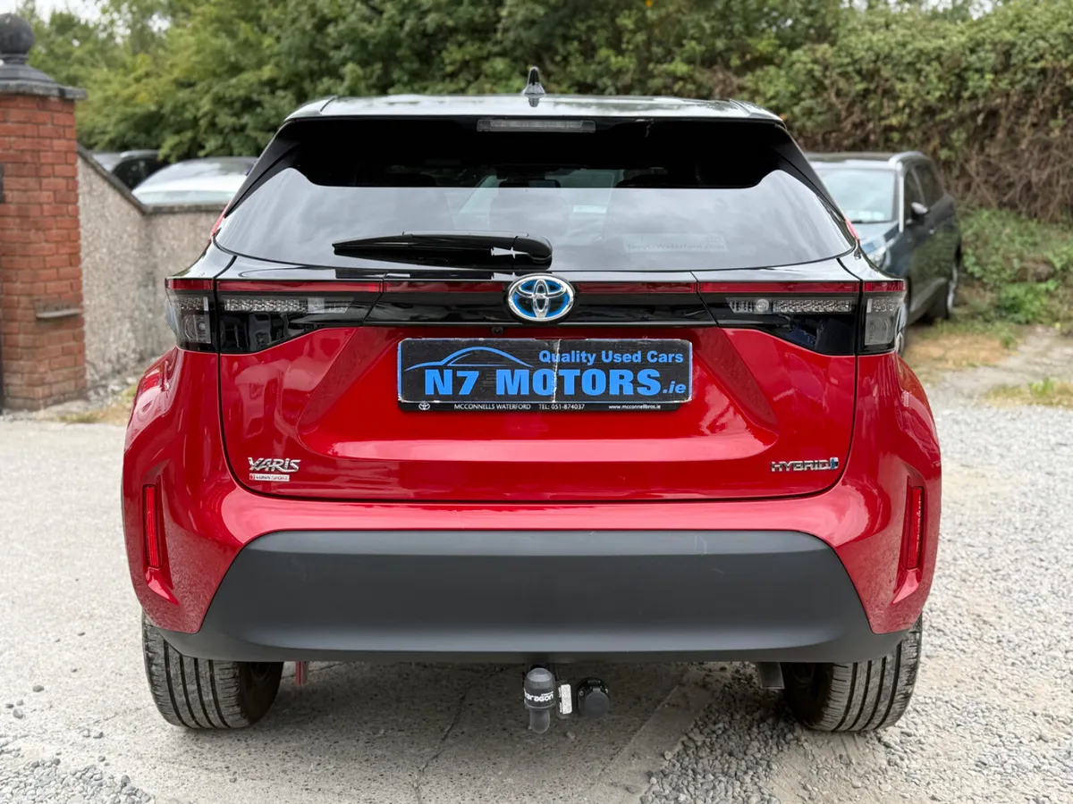 2023 Toyota Yaris Cross 1.5 HYBRID LUNA SPORT AUTO - Image 4