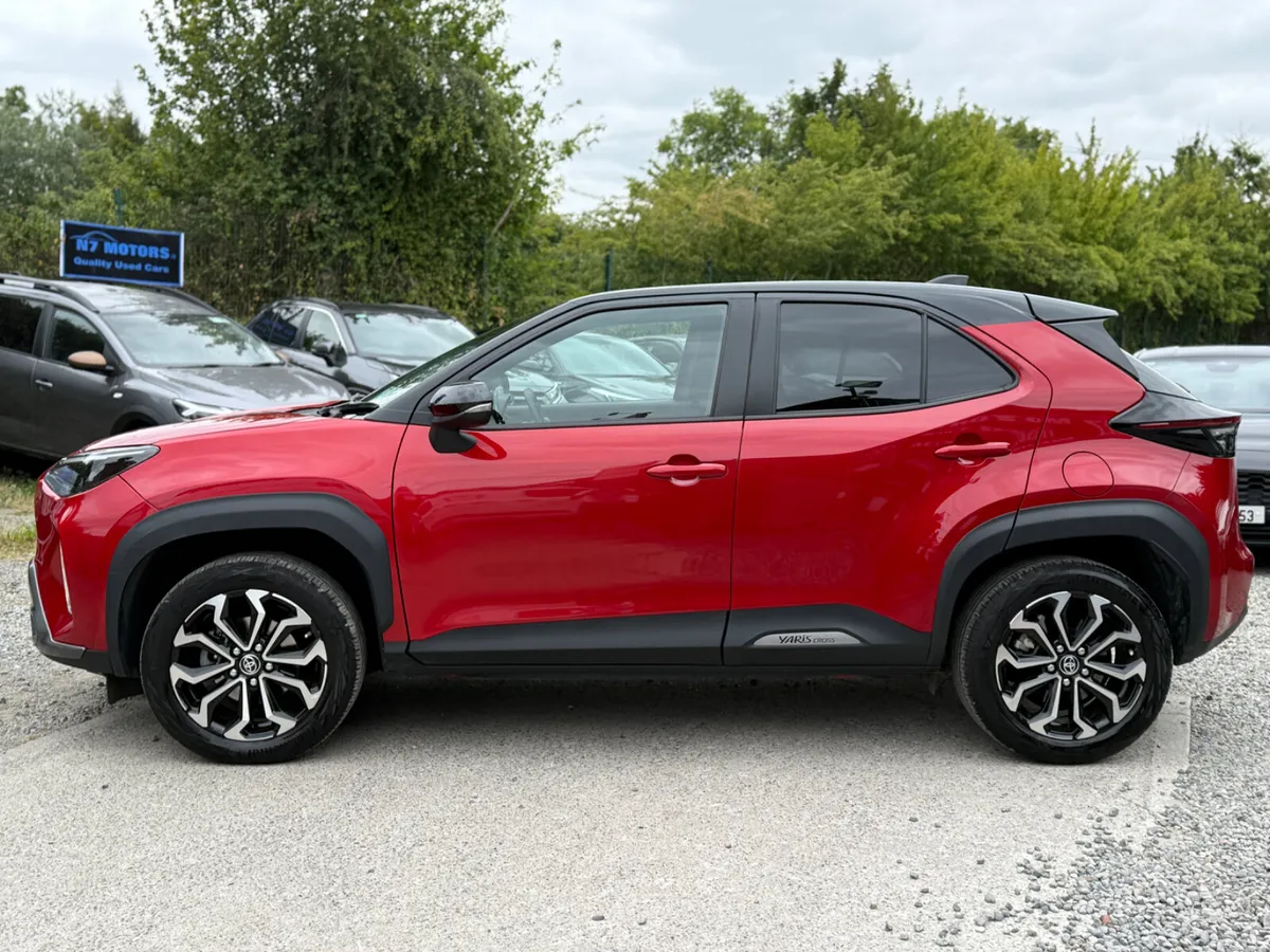 2023 Toyota Yaris Cross 1.5 HYBRID LUNA SPORT AUTO - Image 6