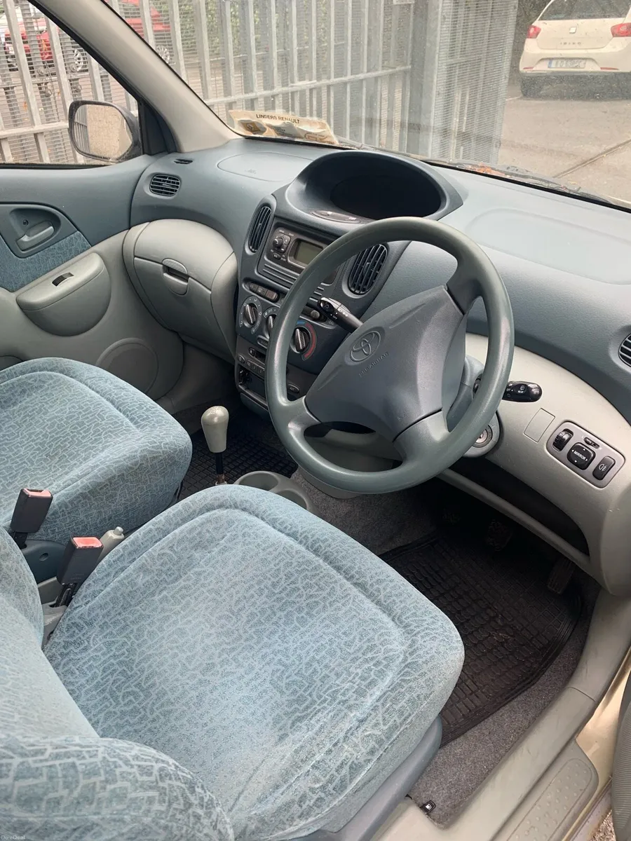 Toyota Yaris Verso - Image 4