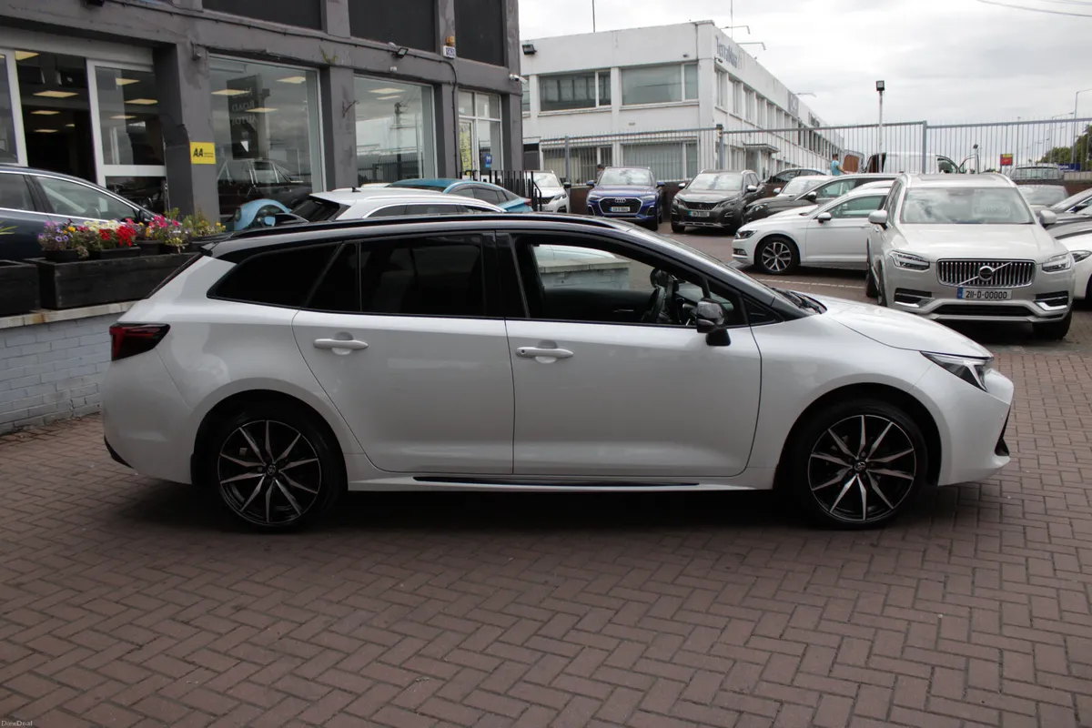 2024 TOYOTA COROLLA 1.8 HYBRID GR SPORT - Image 3