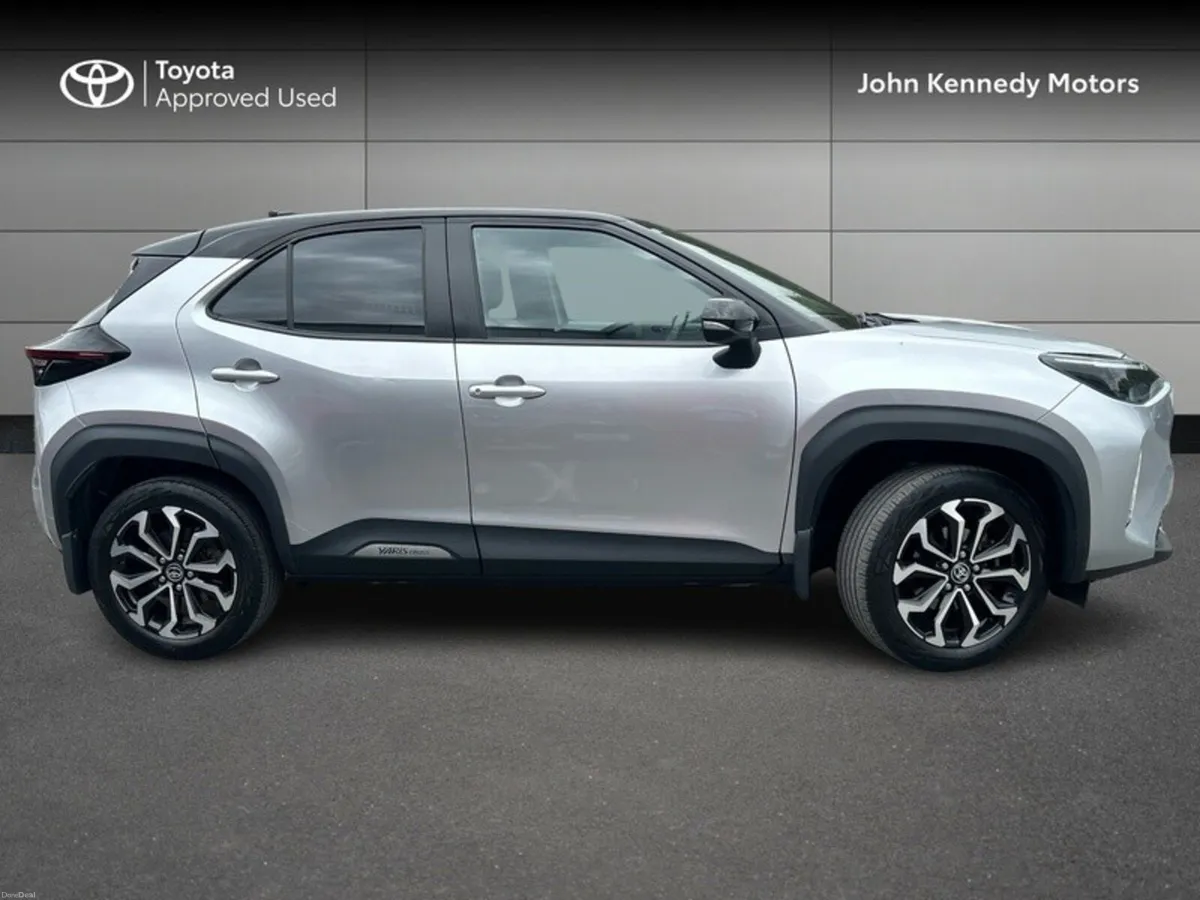 Toyota Yaris Cross LUNA SPORT 4DR AUTO CROSS - Image 3