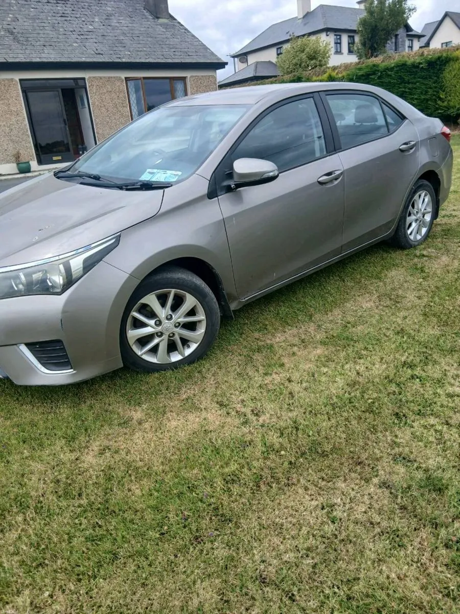 Toyota Corolla  Aura 2014 - Image 2