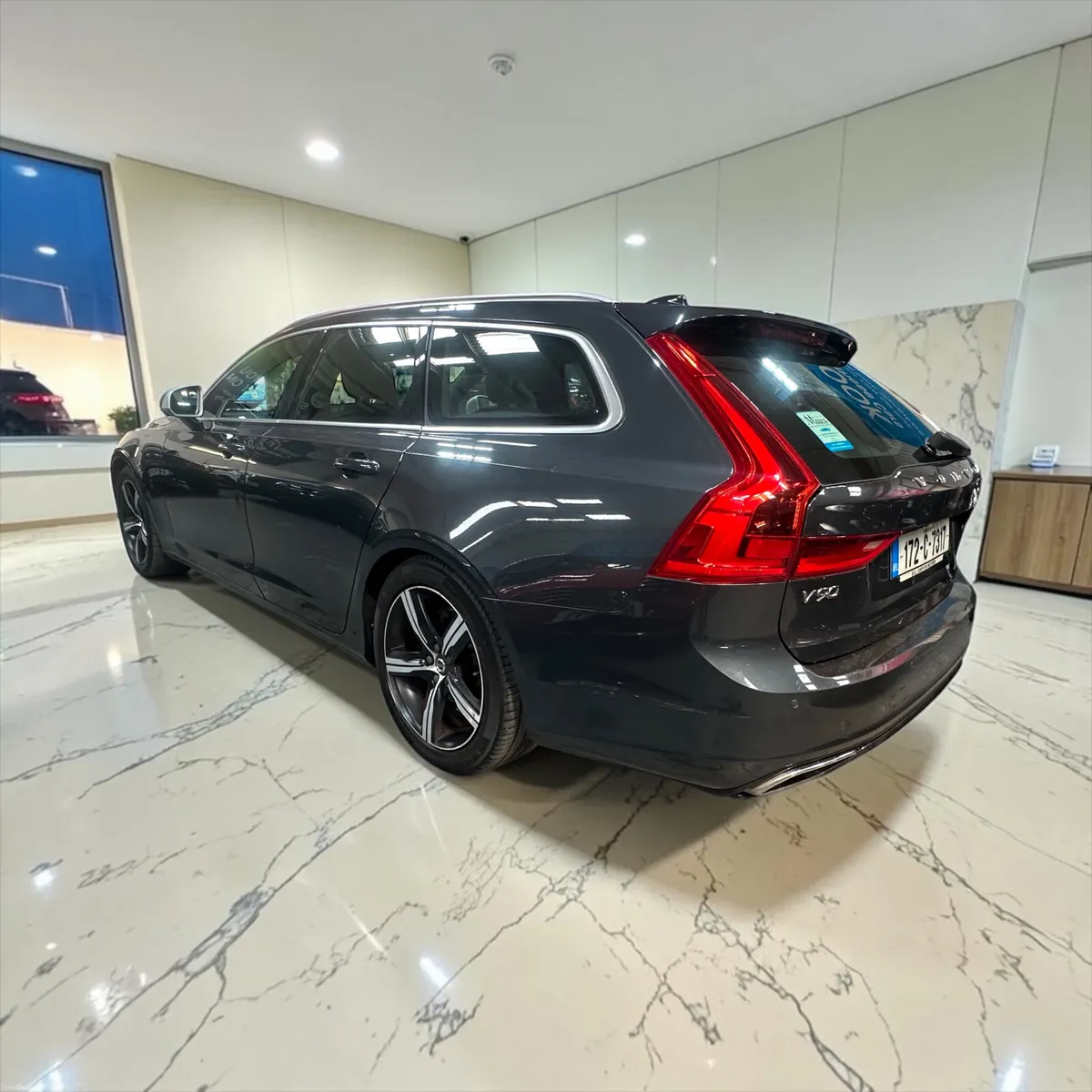 2017 Volvo V90 R-DESIGN GEARTRONIC - Image 2