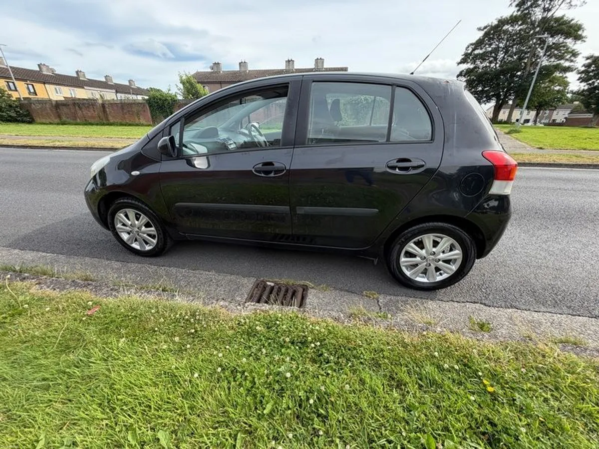 2011 Toyota Yaris - Image 4