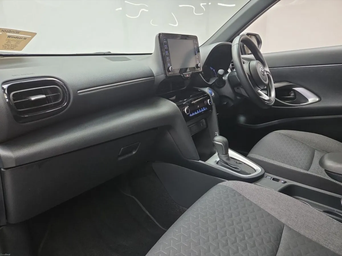 Toyota Yaris Cross 1.5 Hybrid Luna Sport - Image 4