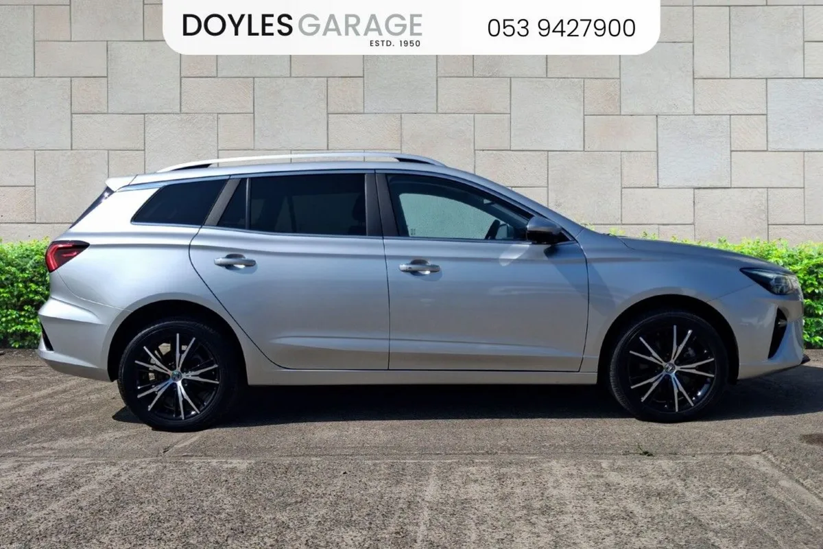 MG MG5 Exclusive EV Long Range - Image 2