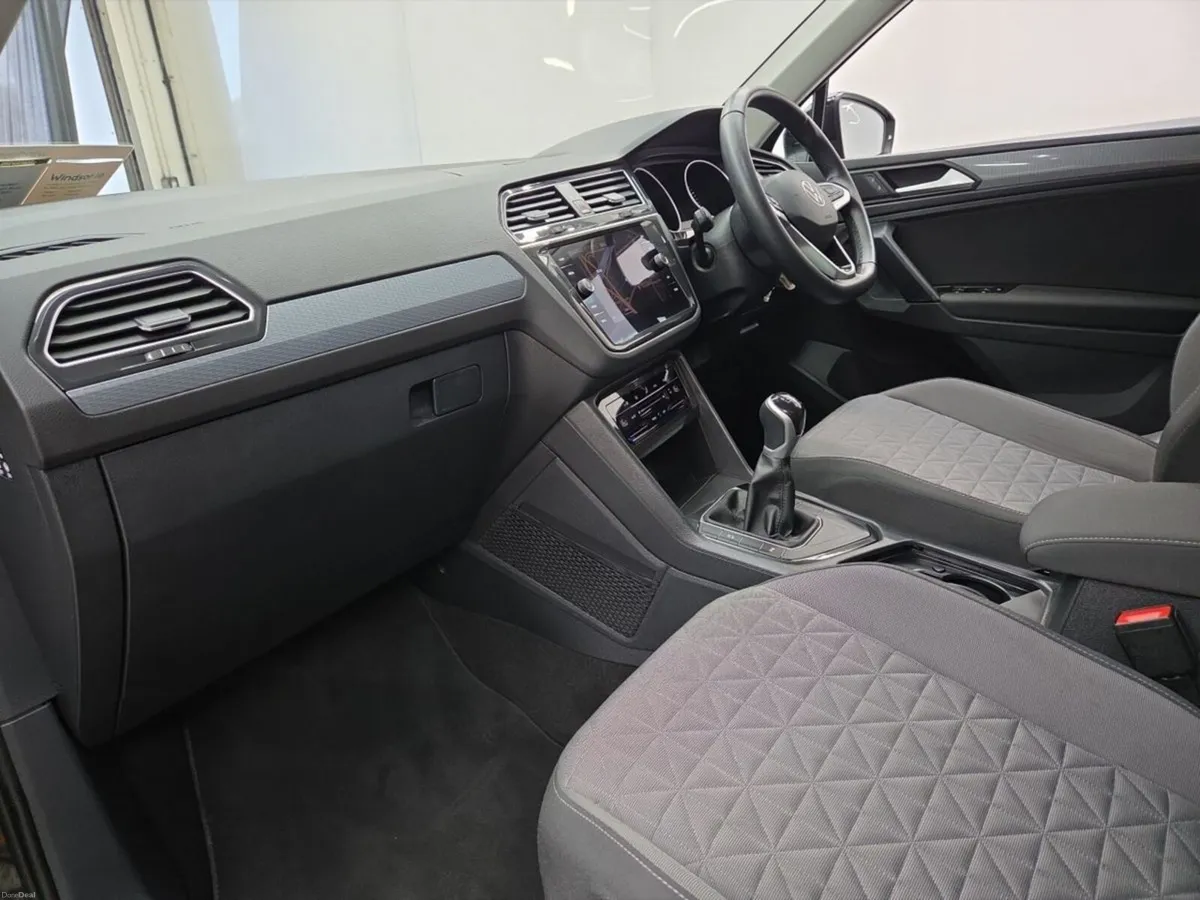 Volkswagen Tiguan 2.0 TDI 122HP Life Manual - Image 4