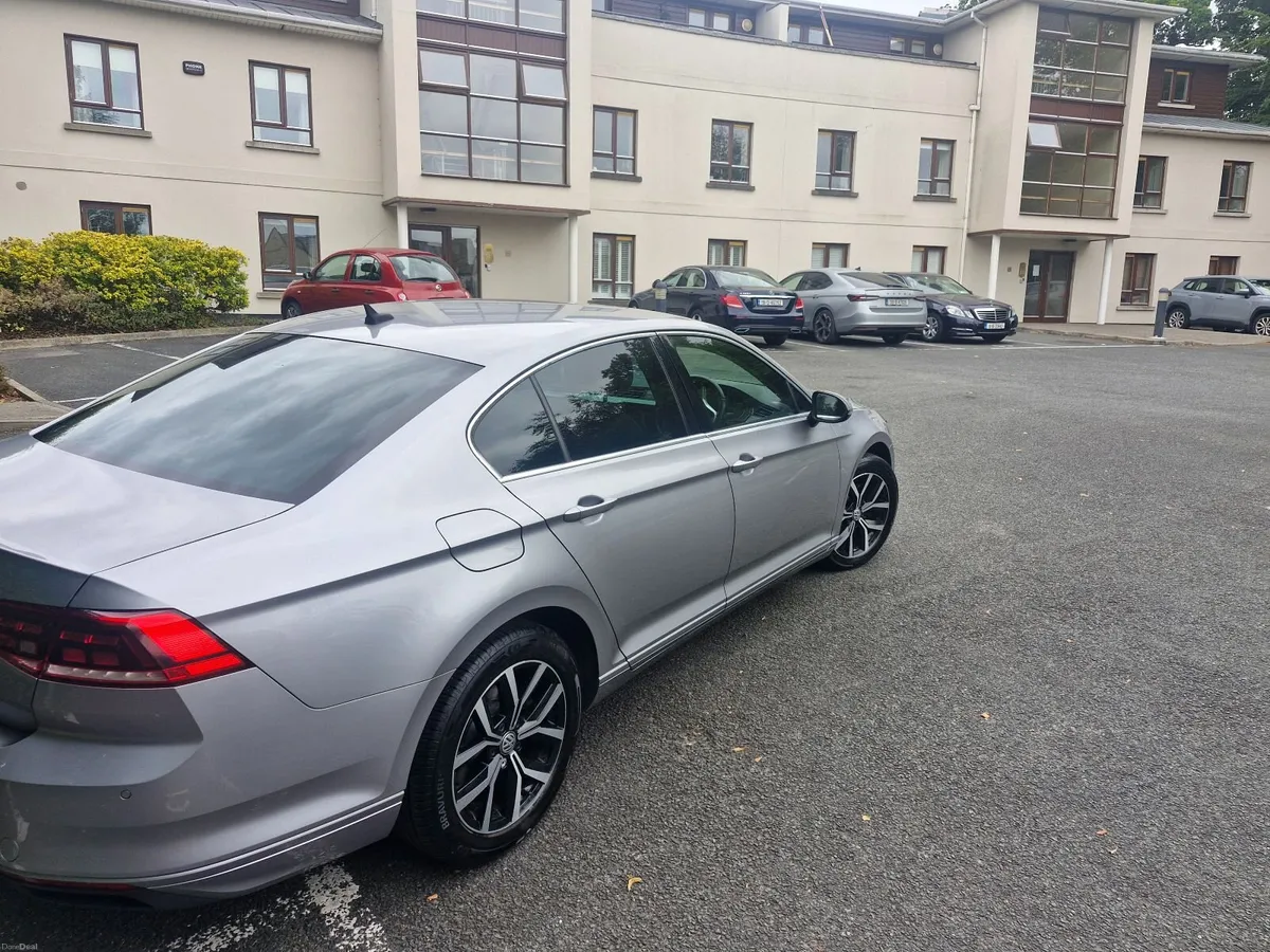 Volkswagen Passat 2020 - Image 2
