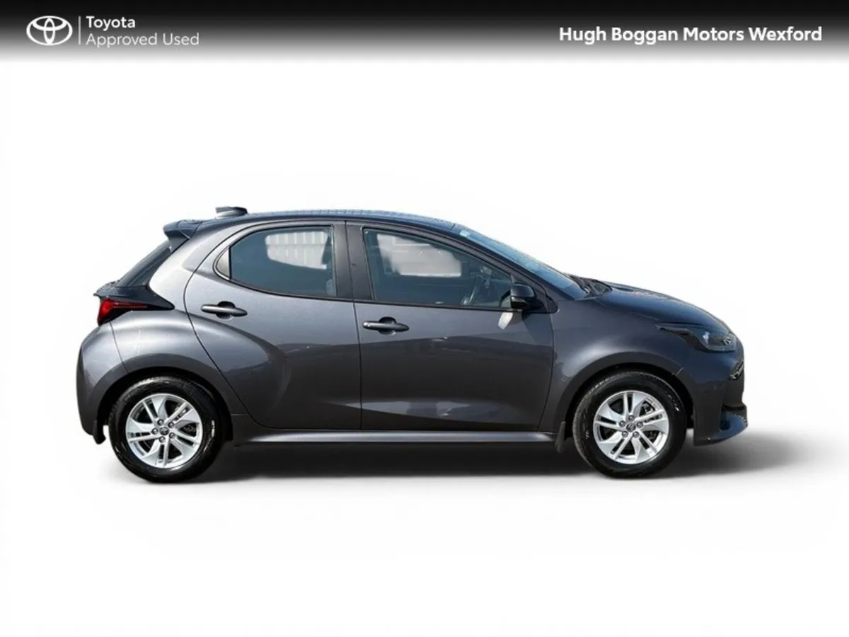 Toyota Yaris HYBRID LUNA ONLY 6500KMS!! - Image 3