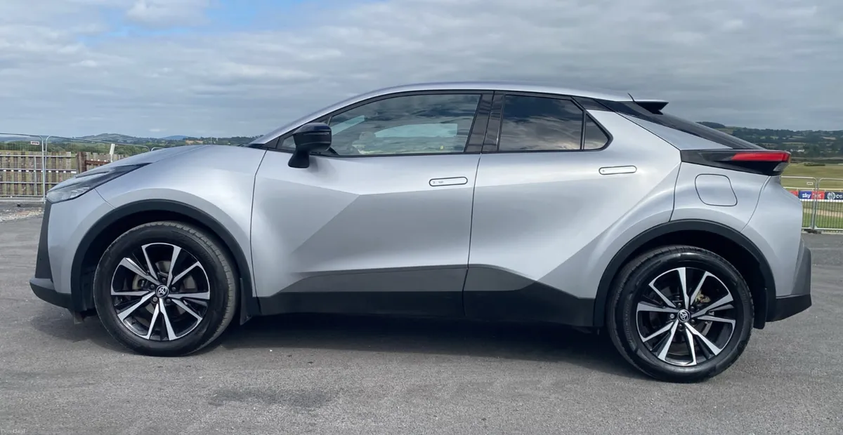 Toyota C-HR 2024 Sport 1.8 Hybrid - Image 3