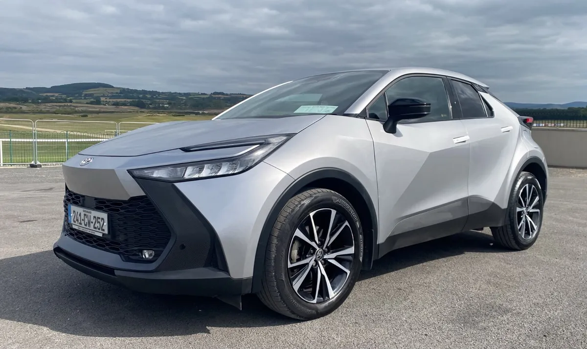 Toyota C-HR 2024 Sport 1.8 Hybrid - Image 1