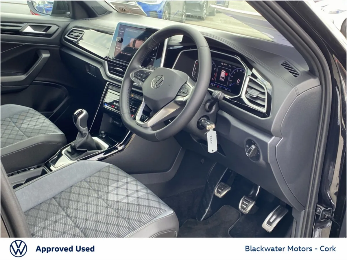Volkswagen T-Roc 1.0TSI 110BHP R-LINE WITH REAR VI - Image 4