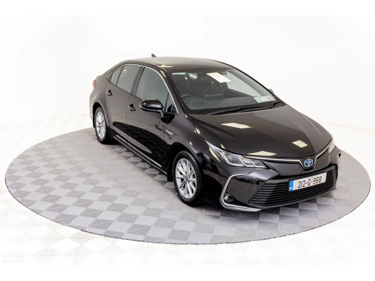 Toyota Corolla Luna Hybrid Auto 120HP - Image 1