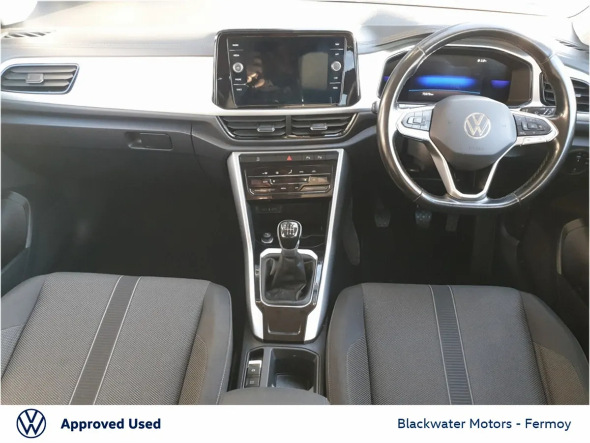 Volkswagen T-Roc 2.0TDI 116BHP LIFE WITH REARVIEW - Image 2