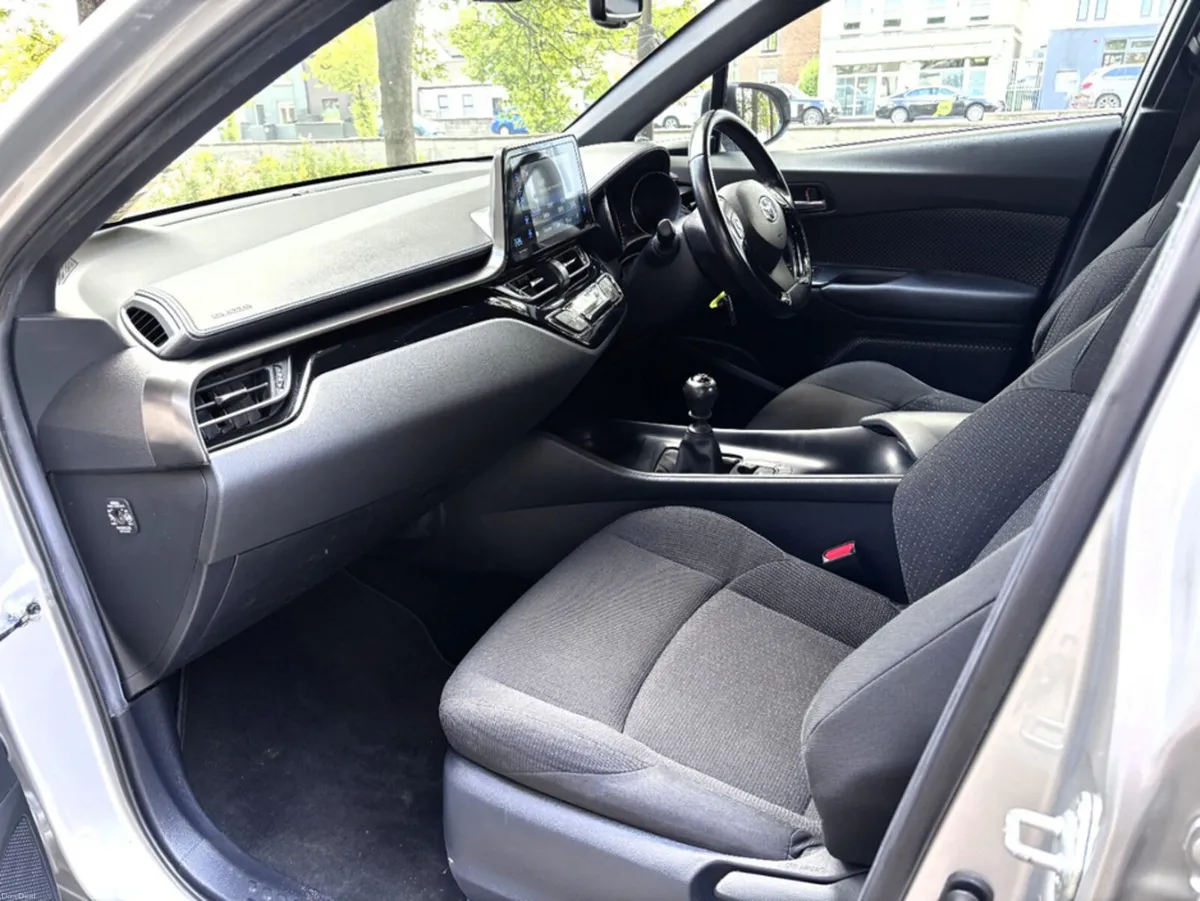 Toyota C-HR 1.2T LUNA 5DR - Image 6