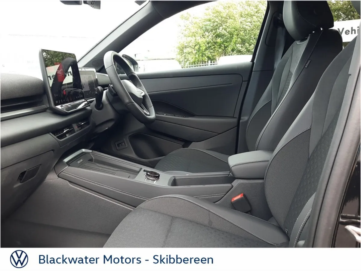Volkswagen T-Roc 1.5TSI 150BHP R-LINE MILD HYBRID - Image 4