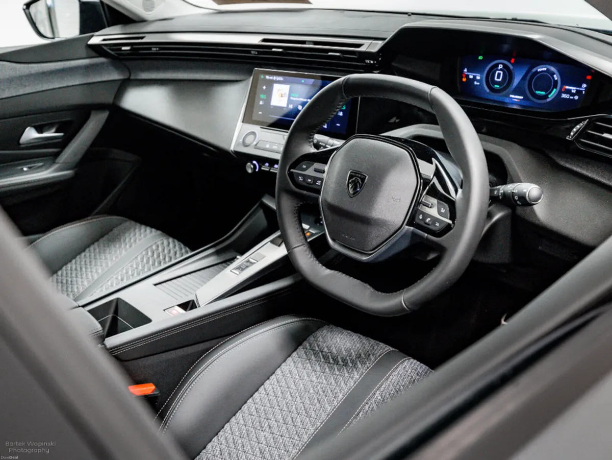 Peugeot 308 Allure Hybrid Auto 145HP - Image 2