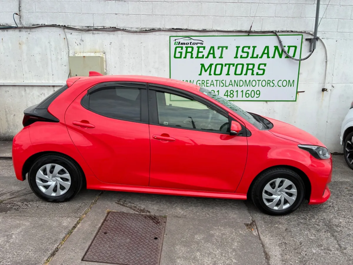 Toyota Yaris 1.5 petrol manual - Image 3