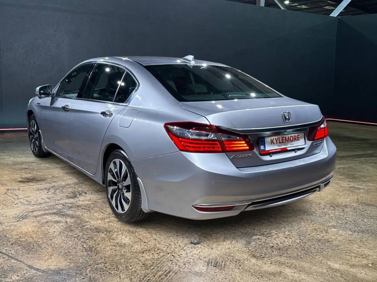 Honda Accord 2.0 HYBRID AUTOMATIC - FACTORY ALLOYS - Image 5