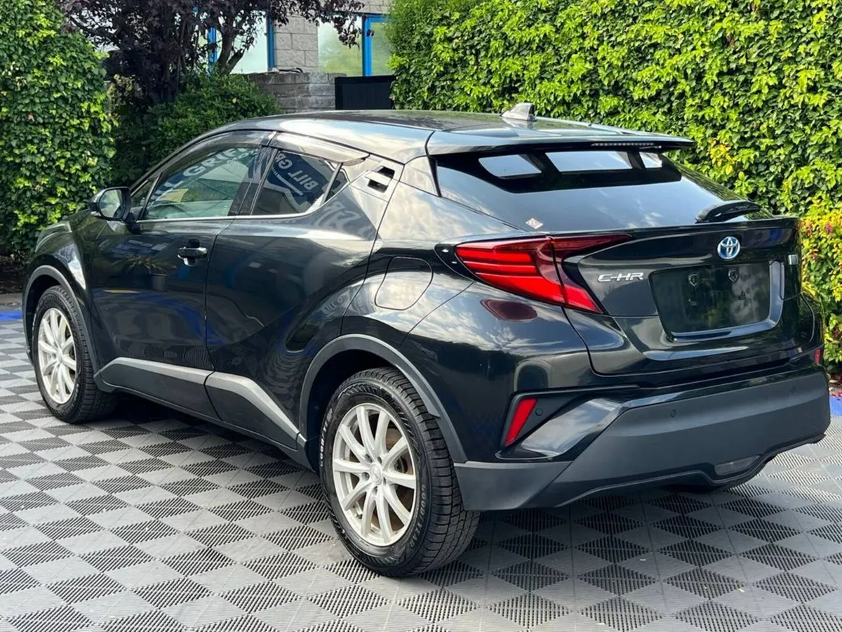 Toyota C-HR 1.8 HYBRID AUTO // APPLE CARPLAY/ANDRO - Image 5