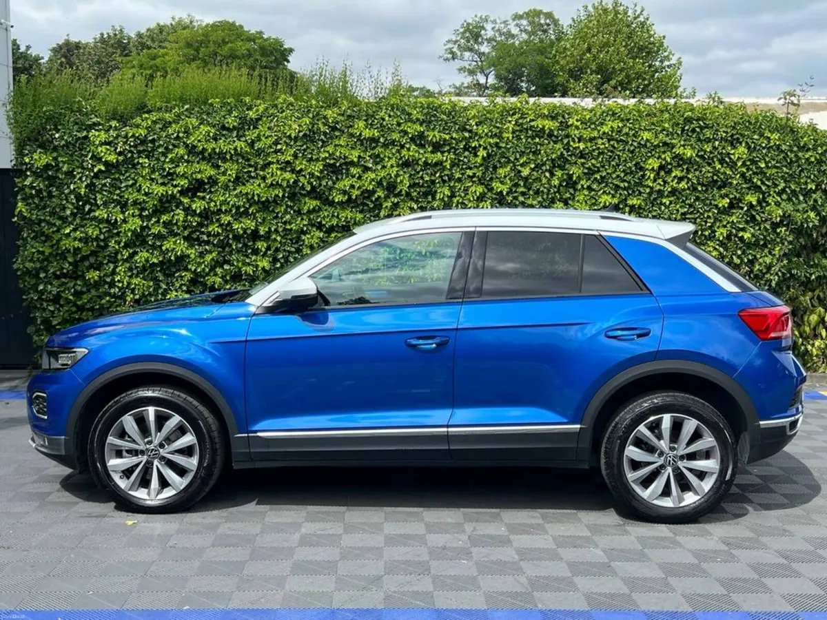 Volkswagen T-Roc STYLE 2.0 TDI AUTO // VERY LOW MI - Image 3