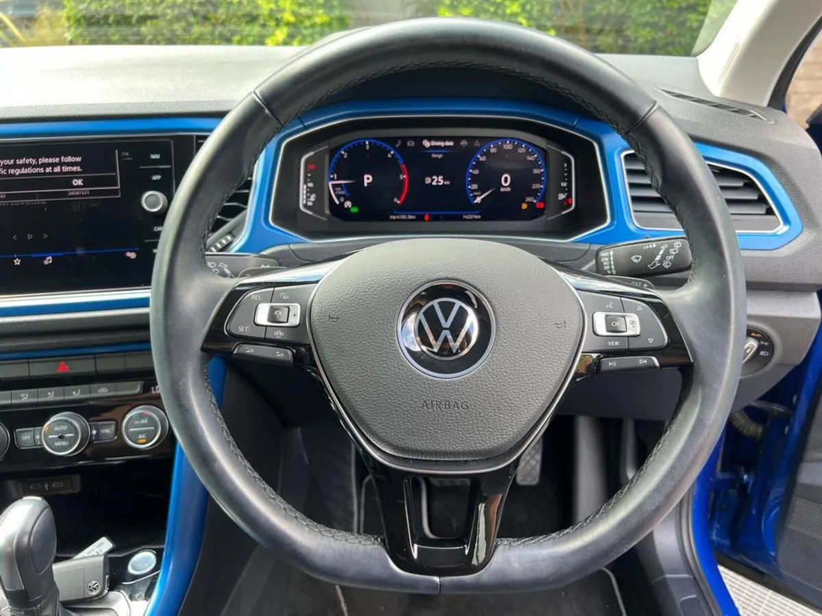 Volkswagen T-Roc STYLE 2.0 TDI AUTO // VERY LOW MI - Image 4