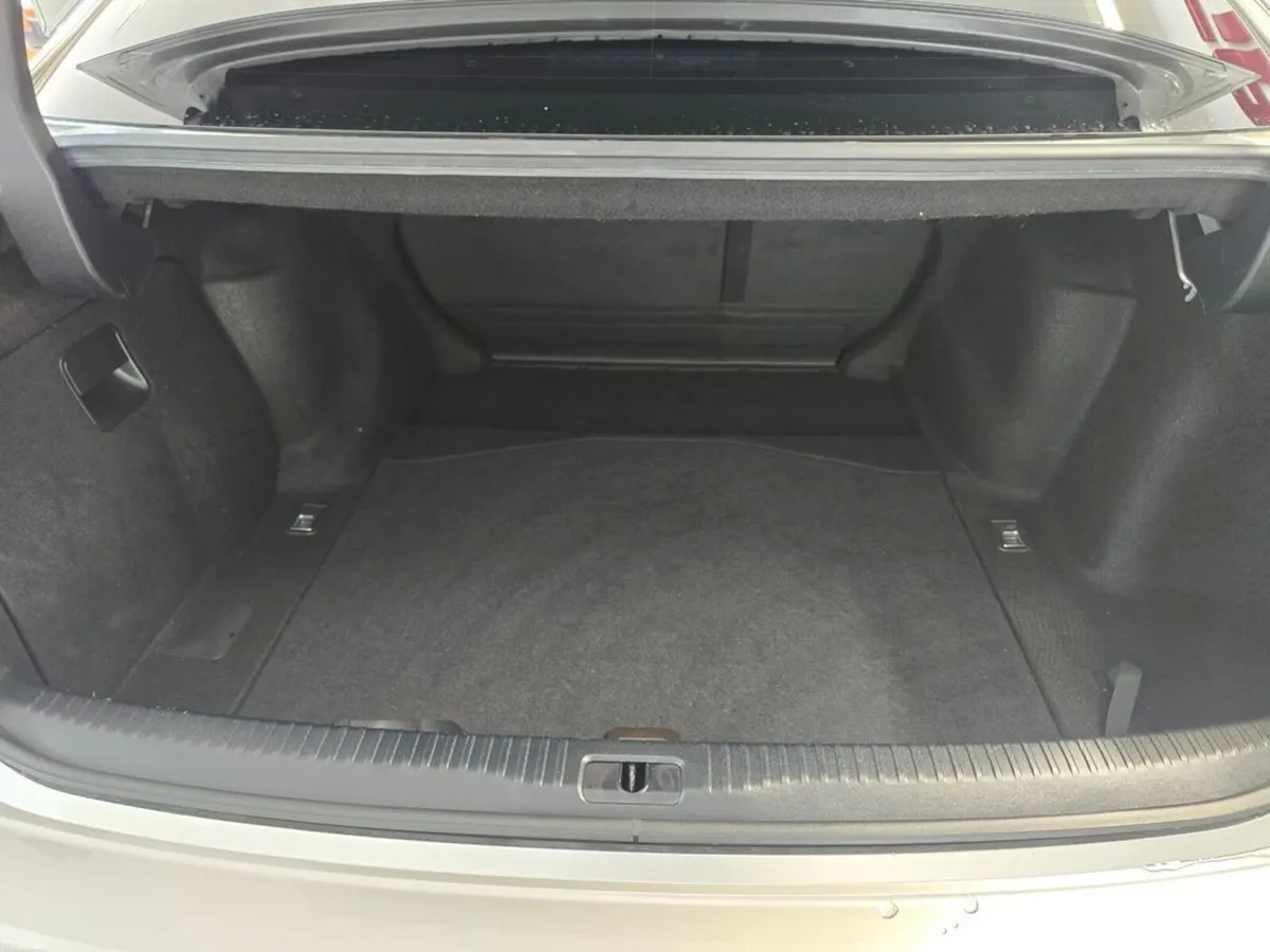 Lexus IS Hybrid Luxury Automatic - Image 6