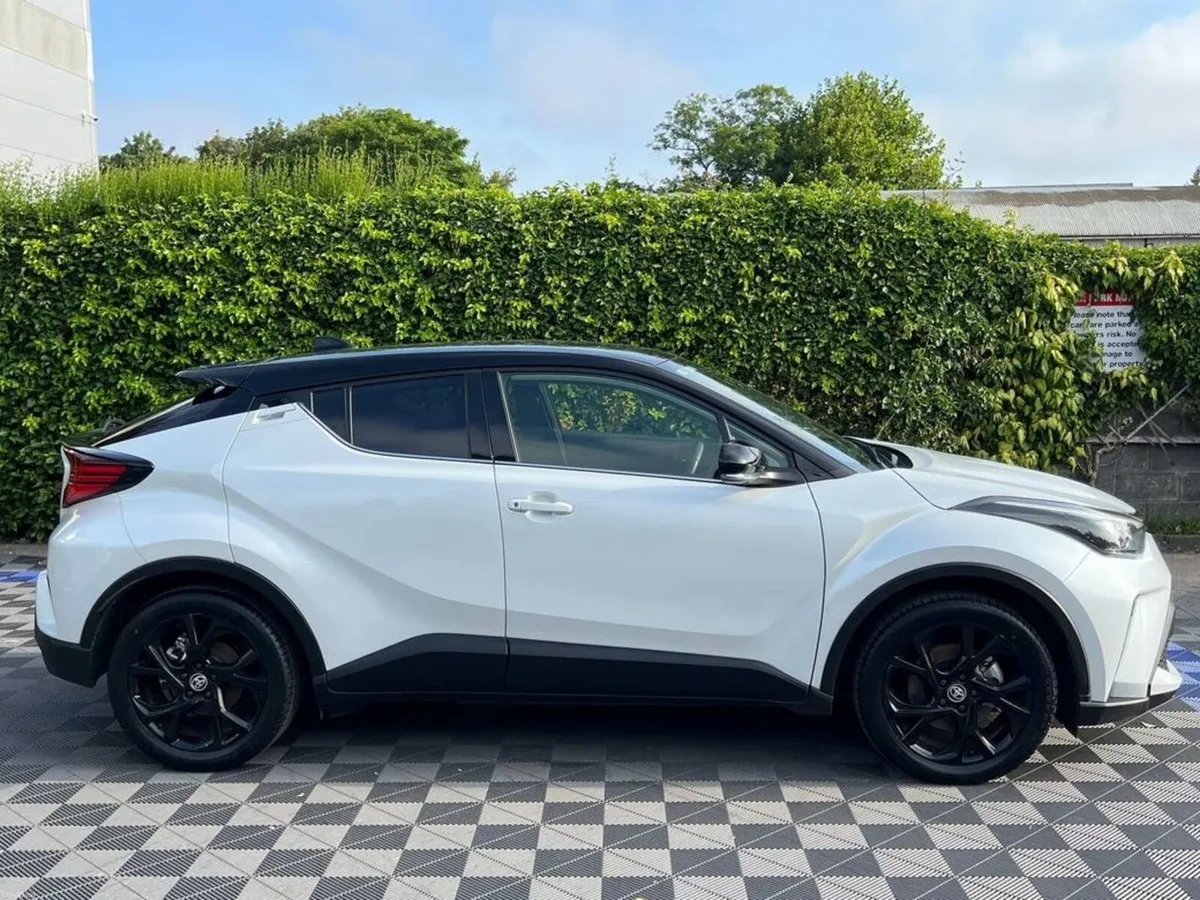 Toyota C-HR 1.8 HYBRID AUTO // SERVICE HISTORY // - Image 2