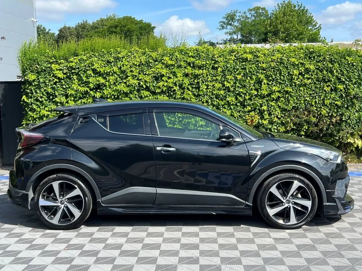 Toyota C-HR G-LED MODELLISTA 1.8 HYBRID AUTO // 19 - Image 2
