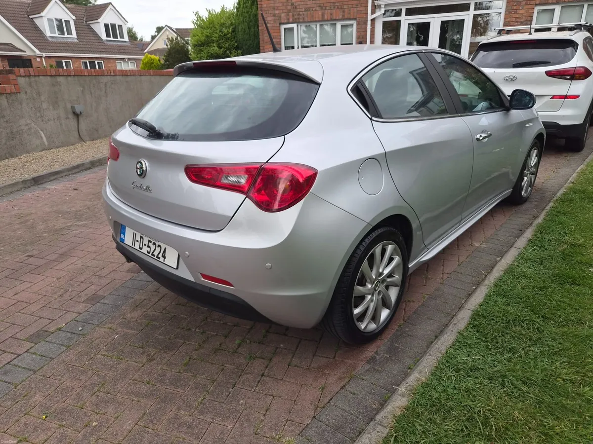 Alfa Romeo Giulietta 2011 1 previous OwnerLowMiles - Image 3