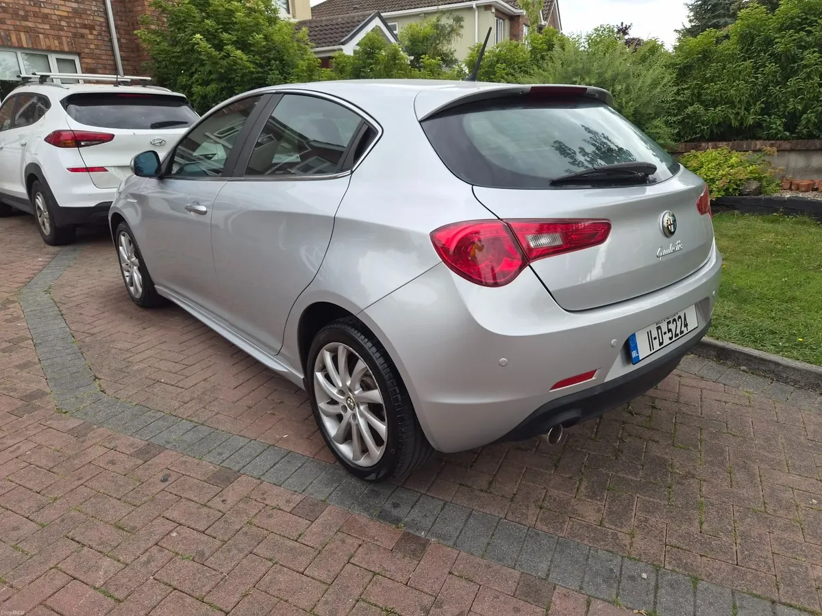 Alfa Romeo Giulietta 2011 1 previous OwnerLowMiles - Image 4