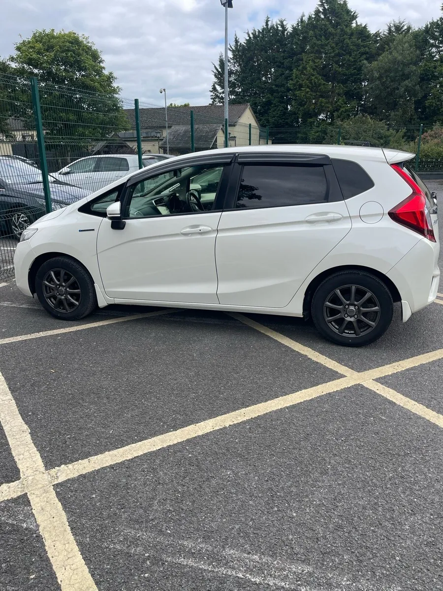 Car - Image 3